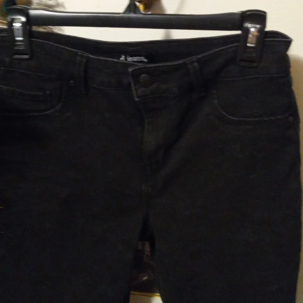 Shorts - Picture 2 of 4